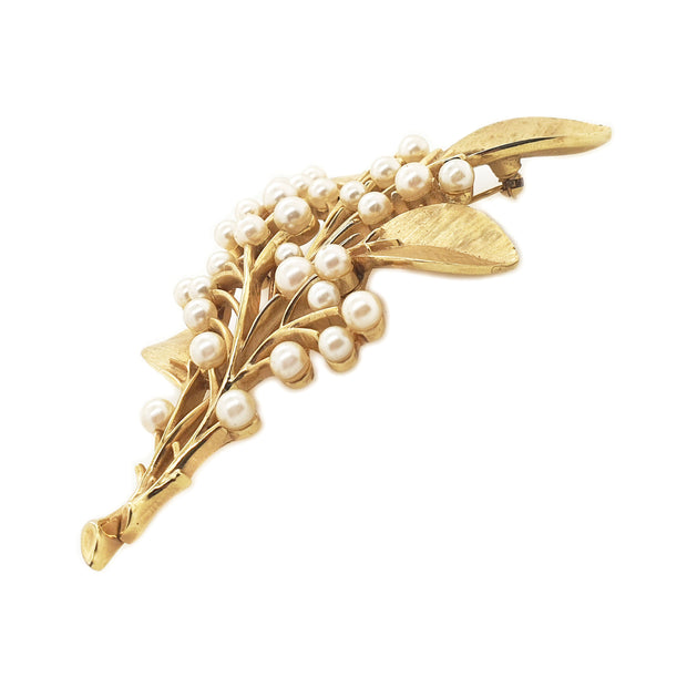 Vintage c.1950s Trifari Gold Tone Pearl Brooch