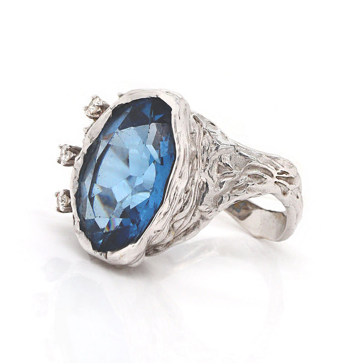 18CT White Gold Vintage Topaz & Diamond Ring